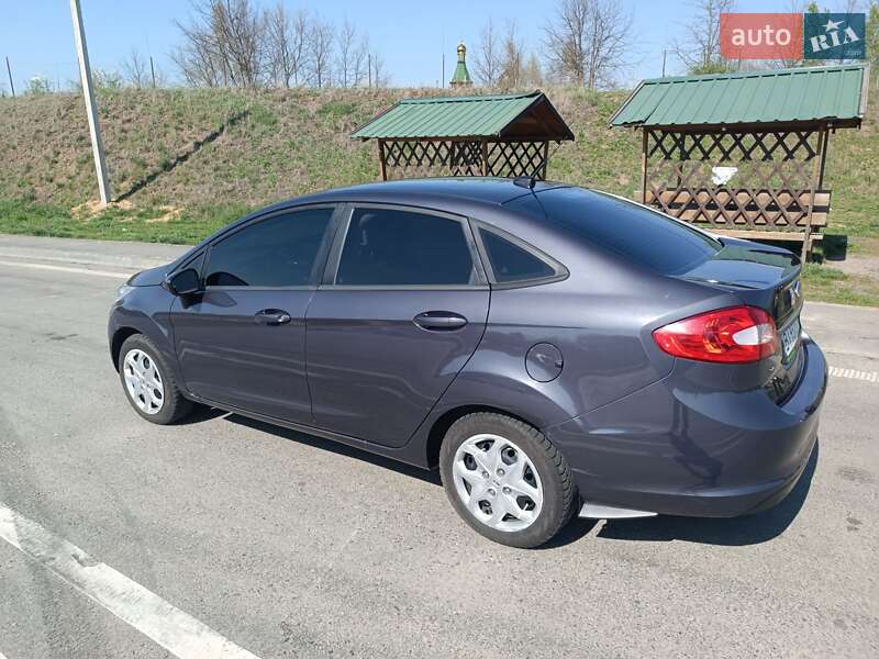 Седан Ford Fiesta 2012 в Полтаве