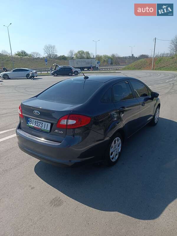 Седан Ford Fiesta 2012 в Полтаве