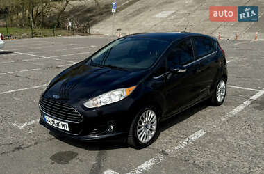 Хэтчбек Ford Fiesta 2016 в 