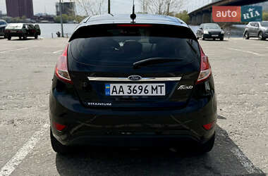 Хэтчбек Ford Fiesta 2016 в 