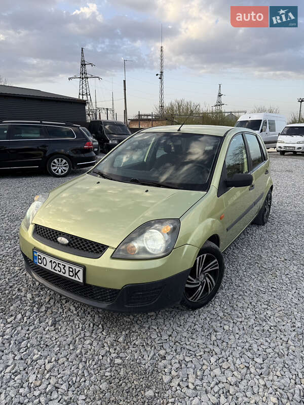 Хэтчбек Ford Fiesta 2007 в 