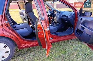 Хэтчбек Ford Fiesta 2006 в 
