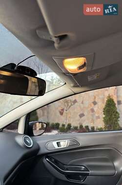 Хэтчбек Ford Fiesta 2015 в 