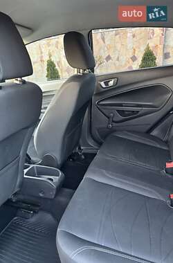 Хэтчбек Ford Fiesta 2015 в 