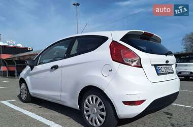 Хэтчбек Ford Fiesta 2015 в 