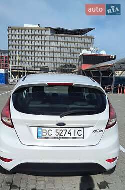 Хэтчбек Ford Fiesta 2015 в 