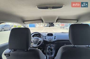 Хэтчбек Ford Fiesta 2015 в 