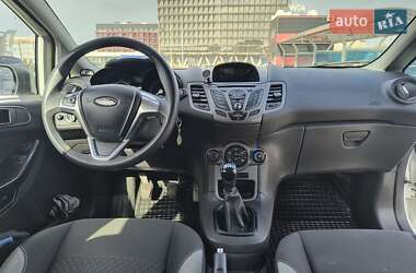 Хэтчбек Ford Fiesta 2015 в 