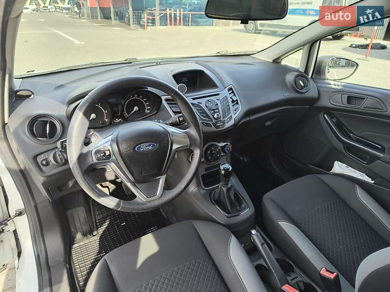 Хэтчбек Ford Fiesta 2015 в Львове фото 32 Хэтчбек Ford Fiesta 2015 в Львове