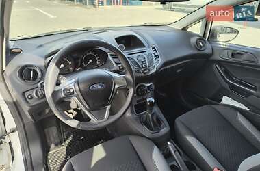 Хэтчбек Ford Fiesta 2015 в 