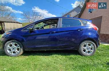 Хэтчбек Ford Fiesta 2015 в 