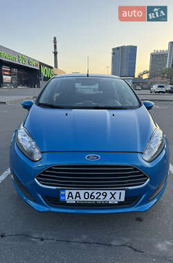 Хэтчбек Ford Fiesta 2015 в 