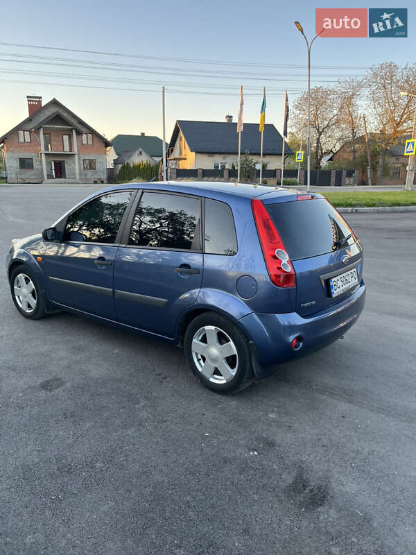 Хетчбек Ford Fiesta 2006 в Городку