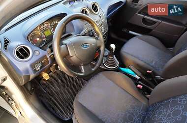 Хэтчбек Ford Fiesta 2007 в 