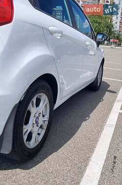 Хэтчбек Ford Fiesta 2013 в 