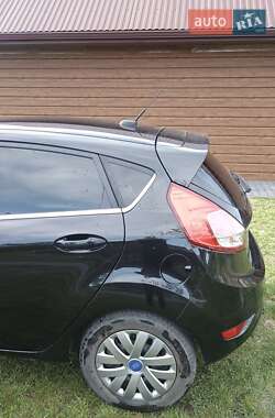 Хэтчбек Ford Fiesta 2013 в 