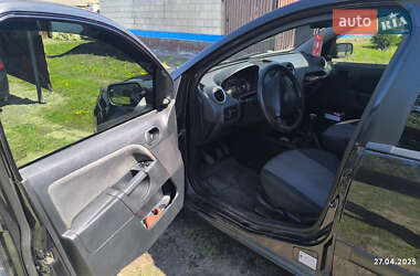 Хэтчбек Ford Fiesta 2006 в 