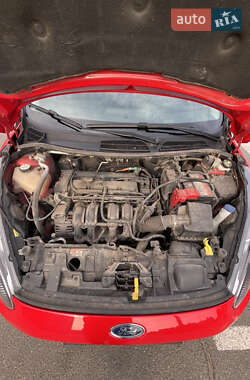Хэтчбек Ford Fiesta 2016 в 