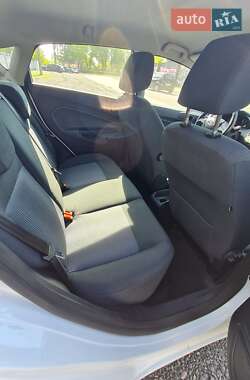 Хэтчбек Ford Fiesta 2011 в 