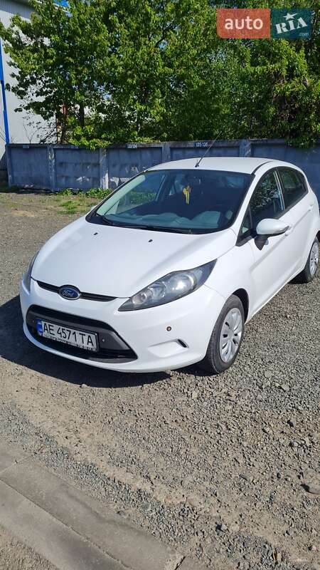 Хэтчбек Ford Fiesta 2011 в 