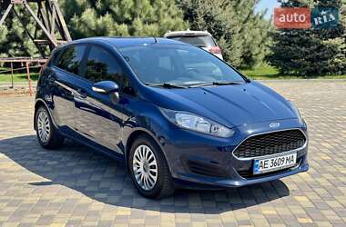 Хэтчбек Ford Fiesta 2016 в 