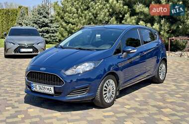 Хэтчбек Ford Fiesta 2016 в 