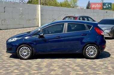 Хэтчбек Ford Fiesta 2016 в 