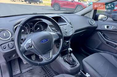 Хэтчбек Ford Fiesta 2016 в 