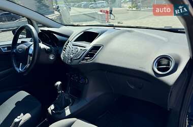 Хэтчбек Ford Fiesta 2016 в 