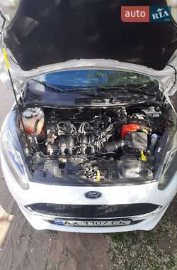 Хэтчбек Ford Fiesta 2016 в 