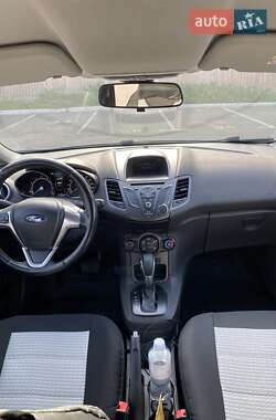 Хетчбек Ford Fiesta 2015 в 