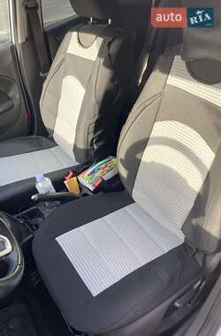 Хетчбек Ford Fiesta 2015 в 