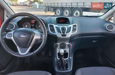 Хэтчбек Ford Fiesta 2012 в 