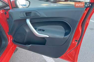 Хэтчбек Ford Fiesta 2012 в 