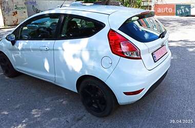 Хэтчбек Ford Fiesta 2016 в 