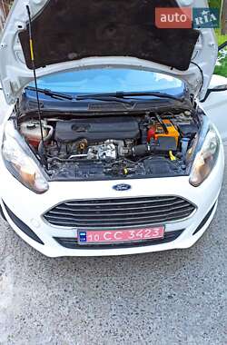 Хэтчбек Ford Fiesta 2016 в 