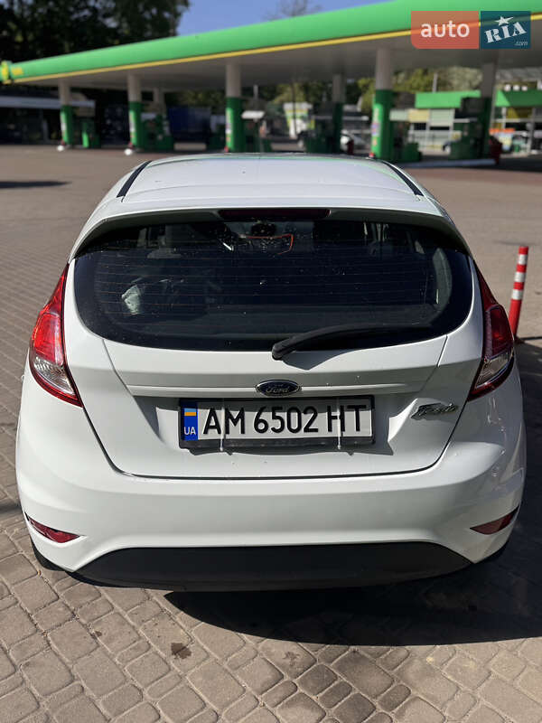 Хэтчбек Ford Fiesta 2016 в Киеве