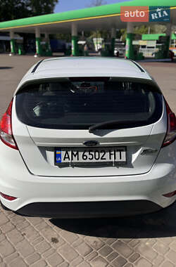 Хэтчбек Ford Fiesta 2016 в 