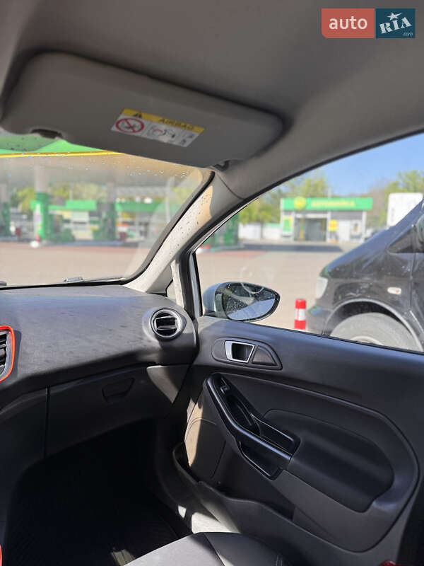 Хэтчбек Ford Fiesta 2016 в Киеве
