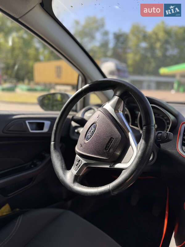 Хэтчбек Ford Fiesta 2016 в Киеве