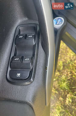 Хетчбек Ford Fiesta 2012 в 