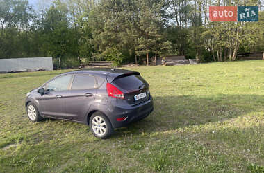 Хетчбек Ford Fiesta 2012 в 