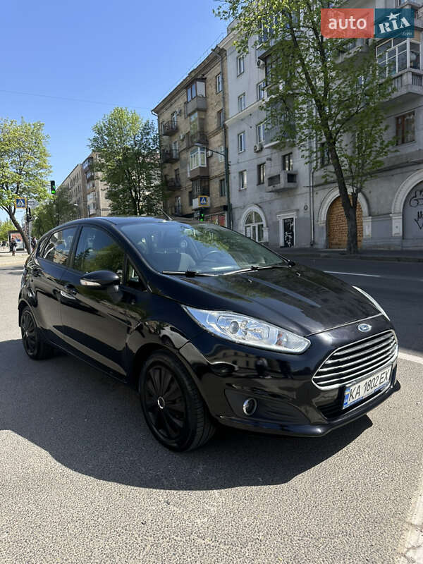 Хэтчбек Ford Fiesta 2013 в 