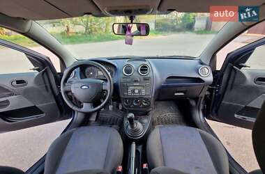Хетчбек Ford Fiesta 2006 в 
