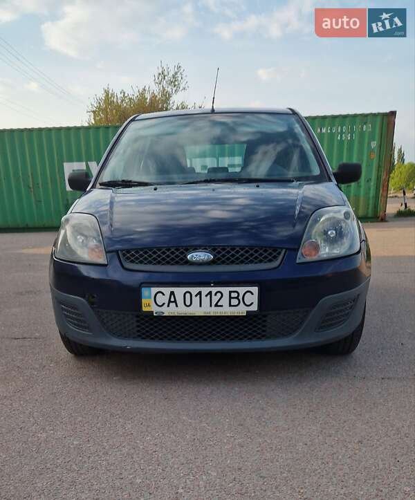Хетчбек Ford Fiesta 2006 в 