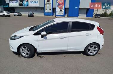 Хэтчбек Ford Fiesta 2012 в 