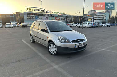Хэтчбек Ford Fiesta 2006 в 