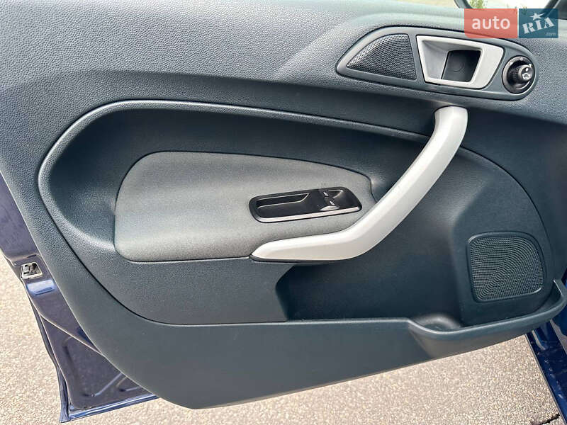 Хетчбек Ford Fiesta 2011 в Дніпрі
