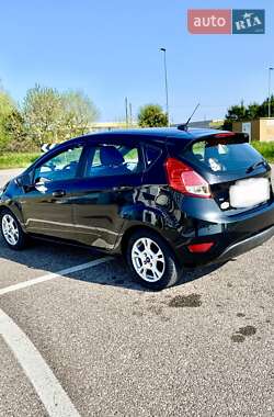 Хэтчбек Ford Fiesta 2015 в 