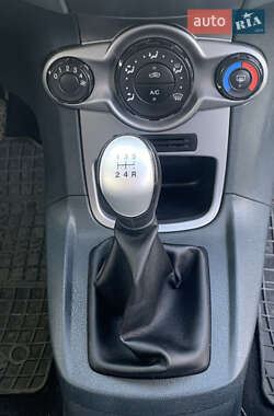Хэтчбек Ford Fiesta 2009 в 